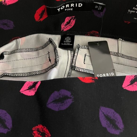 Torrid Lip Print Pixie Pant - Picture 13 of 13